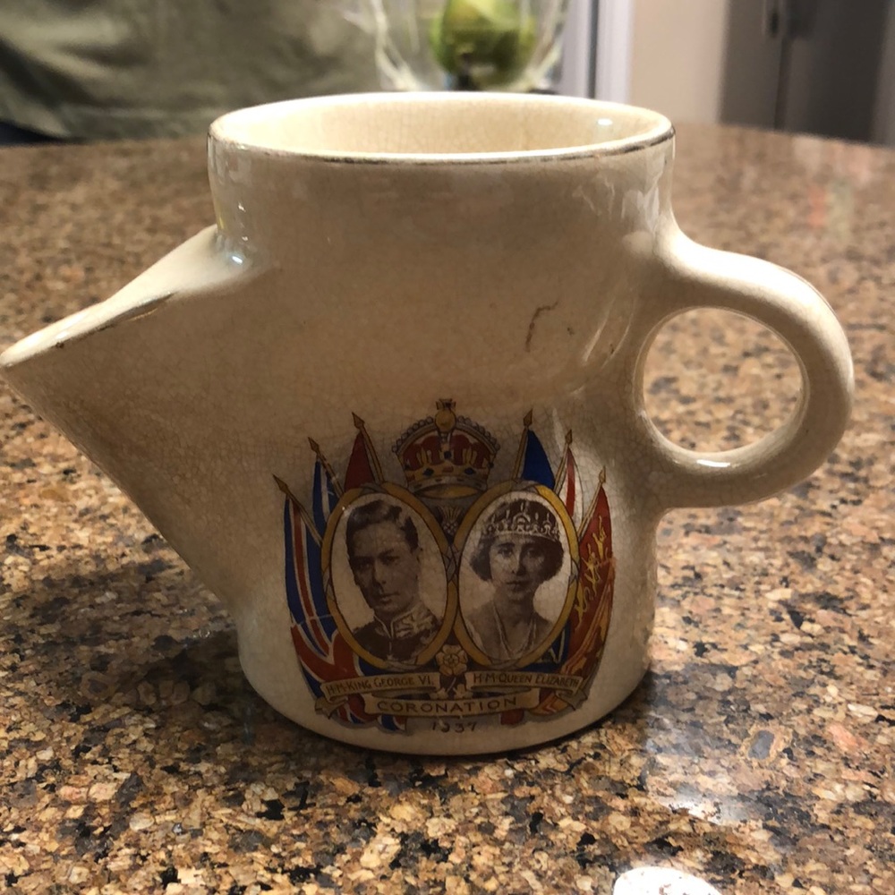 Commemorative coronation scuttle mug